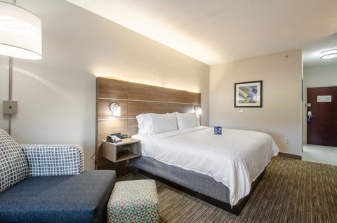 Holiday Inn Express & Suites - Olathe South - Bet 4u 23