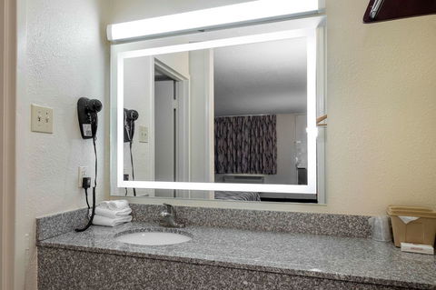 Red Roof Inn Murray - Bet 4u 7