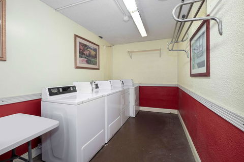 Red Roof Inn Murray - Bet 4u 5