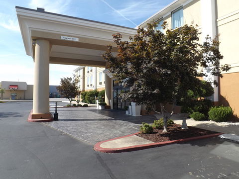 Holiday Inn Express Lexington Southwest Nicholasville - Bet 4u 8