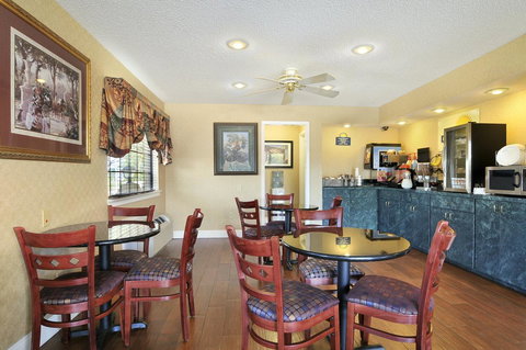 Days Inn By Wyndham Ruston LA - Bet 4u 6