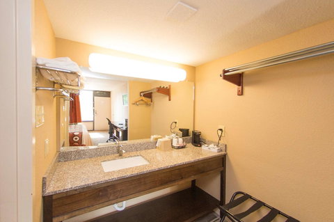 Super 8 By Wyndham Port Allen/W Baton Rouge - Bet 4u 6