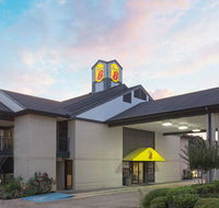 Super 8 by Wyndham Ruston