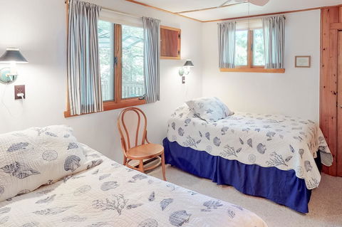 Quintessential Maine Cottage - Click Find 13