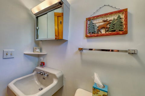 Quintessential Maine Cottage - Click Find 12