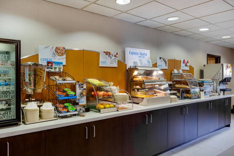 Holiday Inn Express I-95 Capitol Beltway - Largo - Bet 4u 1