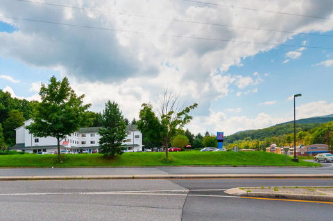 Motel 6 La Vale-Cumberland - Bet 4u 13