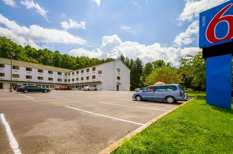 Motel 6 La Vale-Cumberland - Bet 4u 25