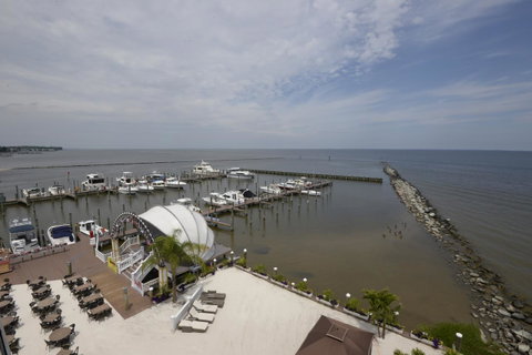 Rod 'N' Reel Resort - Click Find 18