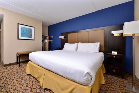 Holiday Inn Express Hunt Valley - Bet 4u 17