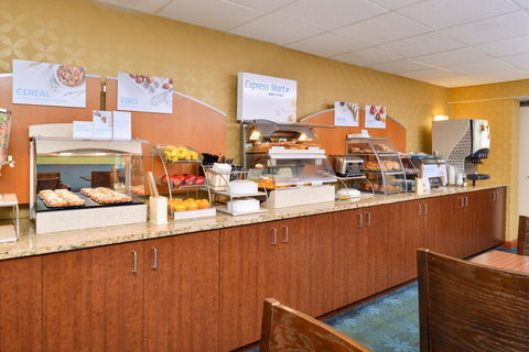 Holiday Inn Express Hunt Valley - Bet 4u 2