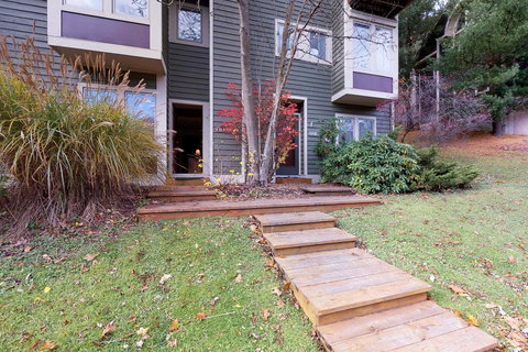 18 Winding Way - Bet 4u 4