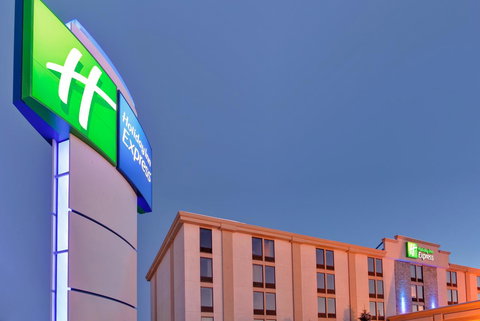 Holiday Inn Express Flint-Campus Area - Bet 4u 13
