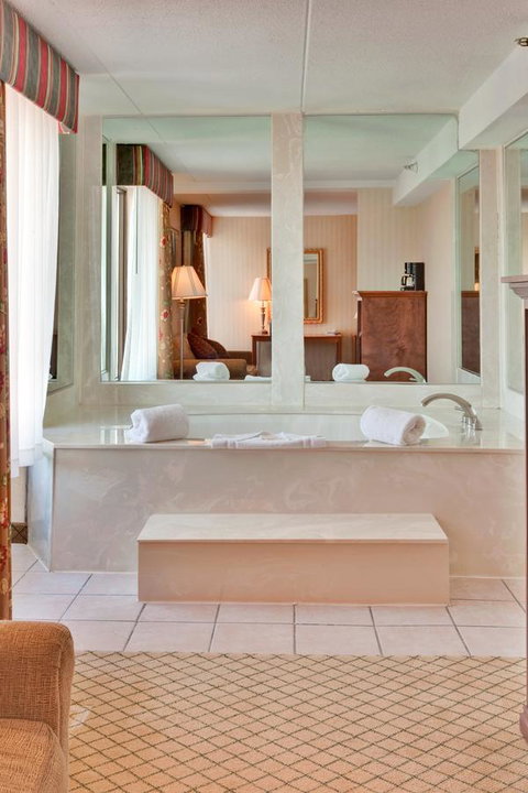 Holiday Inn Express Flint-Campus Area - Bet 4u 21