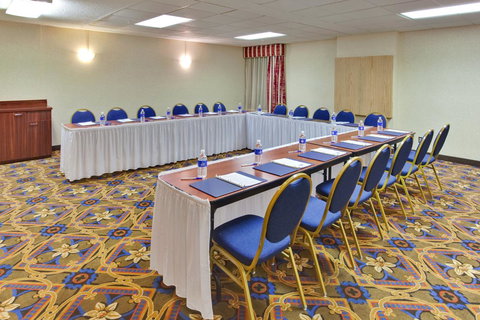 Holiday Inn Express Flint-Campus Area - Bet 4u 14