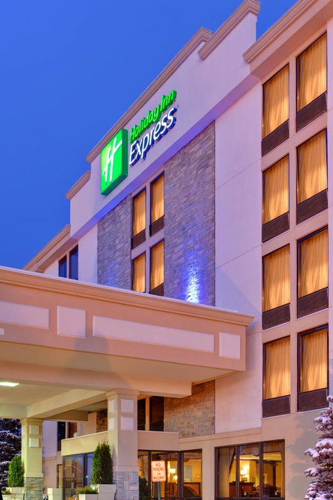 Holiday Inn Express Flint-Campus Area - Bet 4u 12