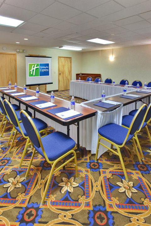 Holiday Inn Express Flint-Campus Area - Bet 4u 22