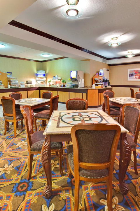 Holiday Inn Express Flint-Campus Area - Bet 4u 16