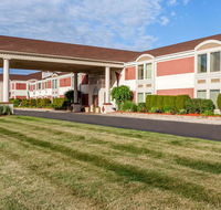 Days Inn  Suites by Wyndham Roseville/Detroit Area