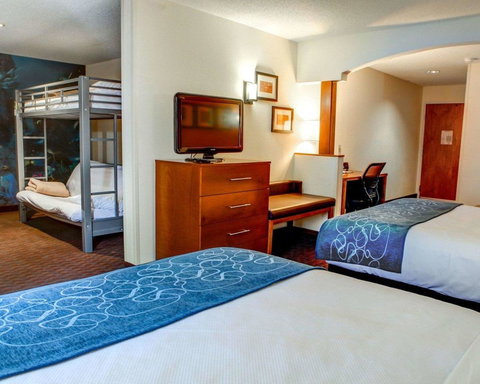 Comfort Suites Stevensville â€“ St. Joseph - Bet 4u 9