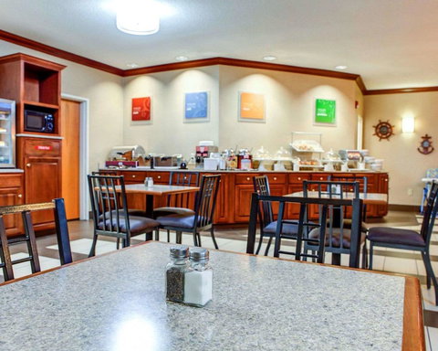 Comfort Suites Stevensville â€“ St. Joseph - Bet 4u 12