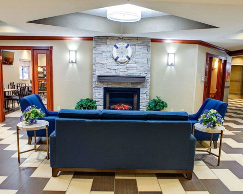 Comfort Suites Stevensville â€“ St. Joseph - Bet 4u 31