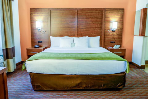 Comfort Suites Stevensville â€“ St. Joseph - Bet 4u 1