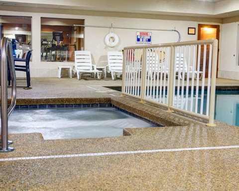 Comfort Suites Stevensville â€“ St. Joseph - Bet 4u 7