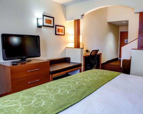 Comfort Suites Stevensville â€“ St. Joseph - Bet 4u 23