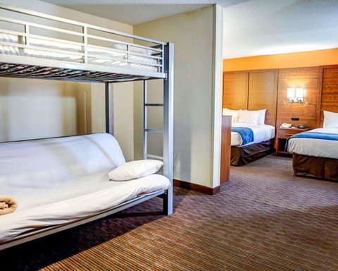 Comfort Suites Stevensville â€“ St. Joseph - Bet 4u 24