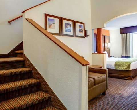 Comfort Suites Stevensville â€“ St. Joseph - Bet 4u 28