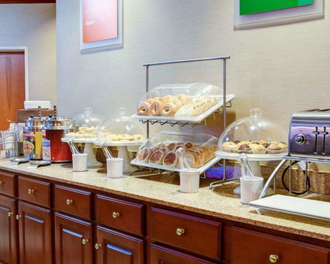 Comfort Suites Stevensville â€“ St. Joseph - Bet 4u 32