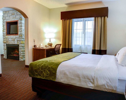 Comfort Suites Stevensville â€“ St. Joseph - Bet 4u 35