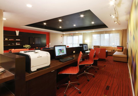 Courtyard By Marriott Flint - Bet 4u 8