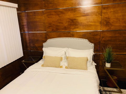 The Parkside / University District/15m To Downtown - Click Find 2