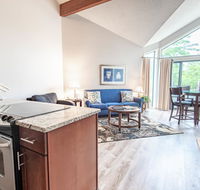 208 Pointes North Inn