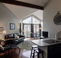 203 Pointes North Inn