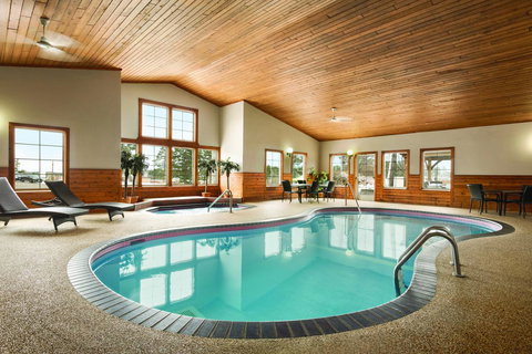 Country Inn & Suites By Radisson, Grand Rapids, MN - Bet 4u 7