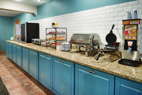 Country Inn & Suites By Radisson, Grand Rapids, MN - Bet 4u 8