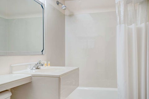 Days Inn By Wyndham St. Paul-Minneapolis-Midway - Click Find 6