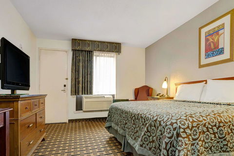 Days Inn By Wyndham St. Paul-Minneapolis-Midway - Click Find 7
