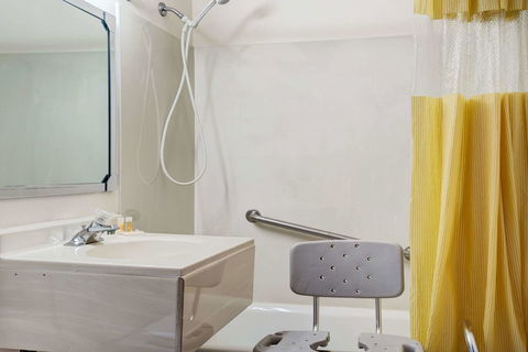 Days Inn By Wyndham St. Paul-Minneapolis-Midway - Click Find 4