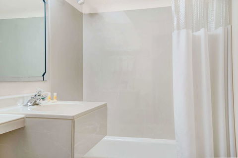 Days Inn By Wyndham St. Paul-Minneapolis-Midway - Click Find 13