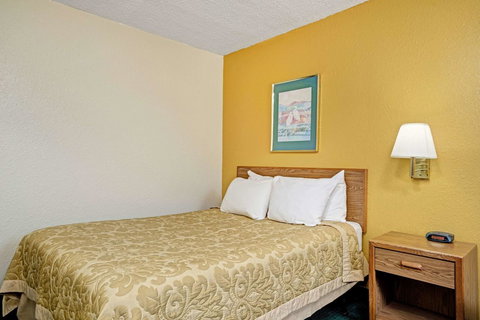 Super 8 By Wyndham Moorhead - Bet 4u 4