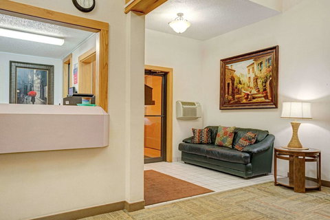 Super 8 By Wyndham Moorhead - Bet 4u 5