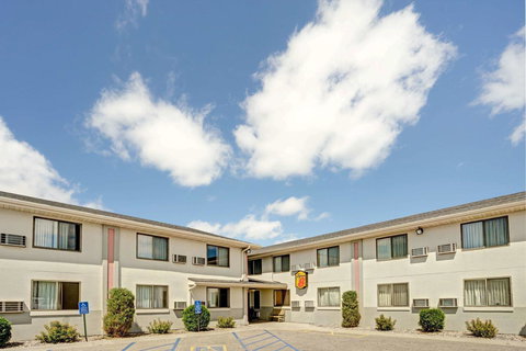 Super 8 By Wyndham Moorhead - Bet 4u 8