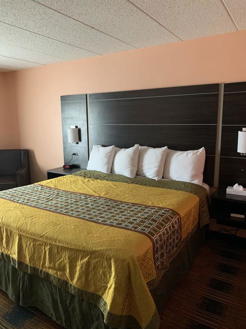 Regency Inn & Suites Faribault - Bet 4u 3