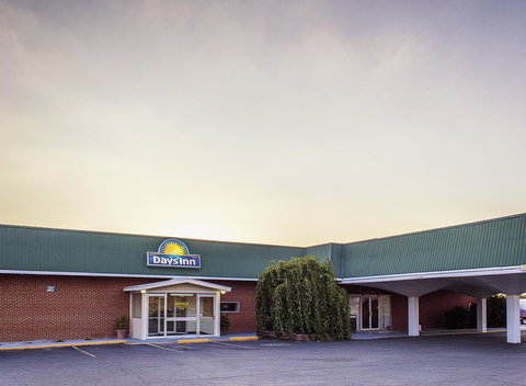 Days Inn By Wyndham Lebanon - Bet 4u 7