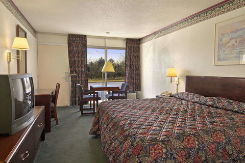 Days Inn By Wyndham Lebanon - Bet 4u 9