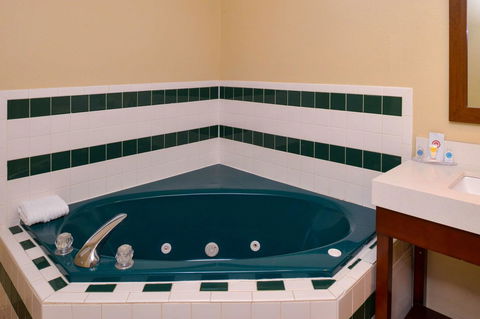 Comfort Inn And Suites Joplin - Bridge Guide 29